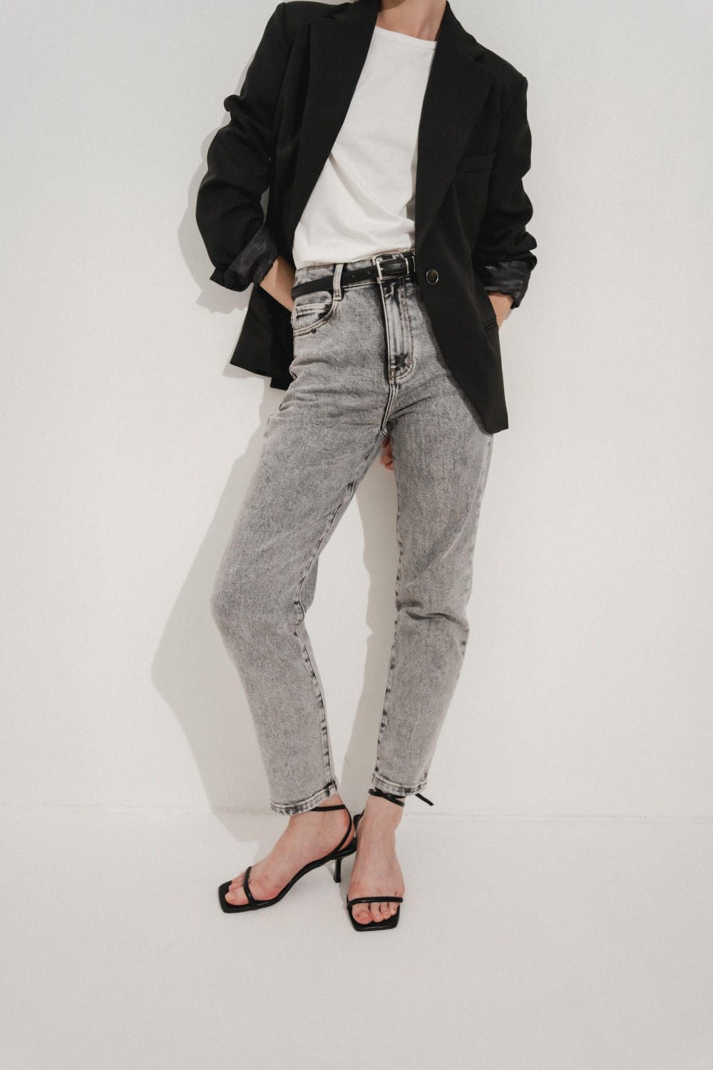 ДЖИНСЫ MOM FIT С ВЫСОКОЙ ПОСАДКОЙ