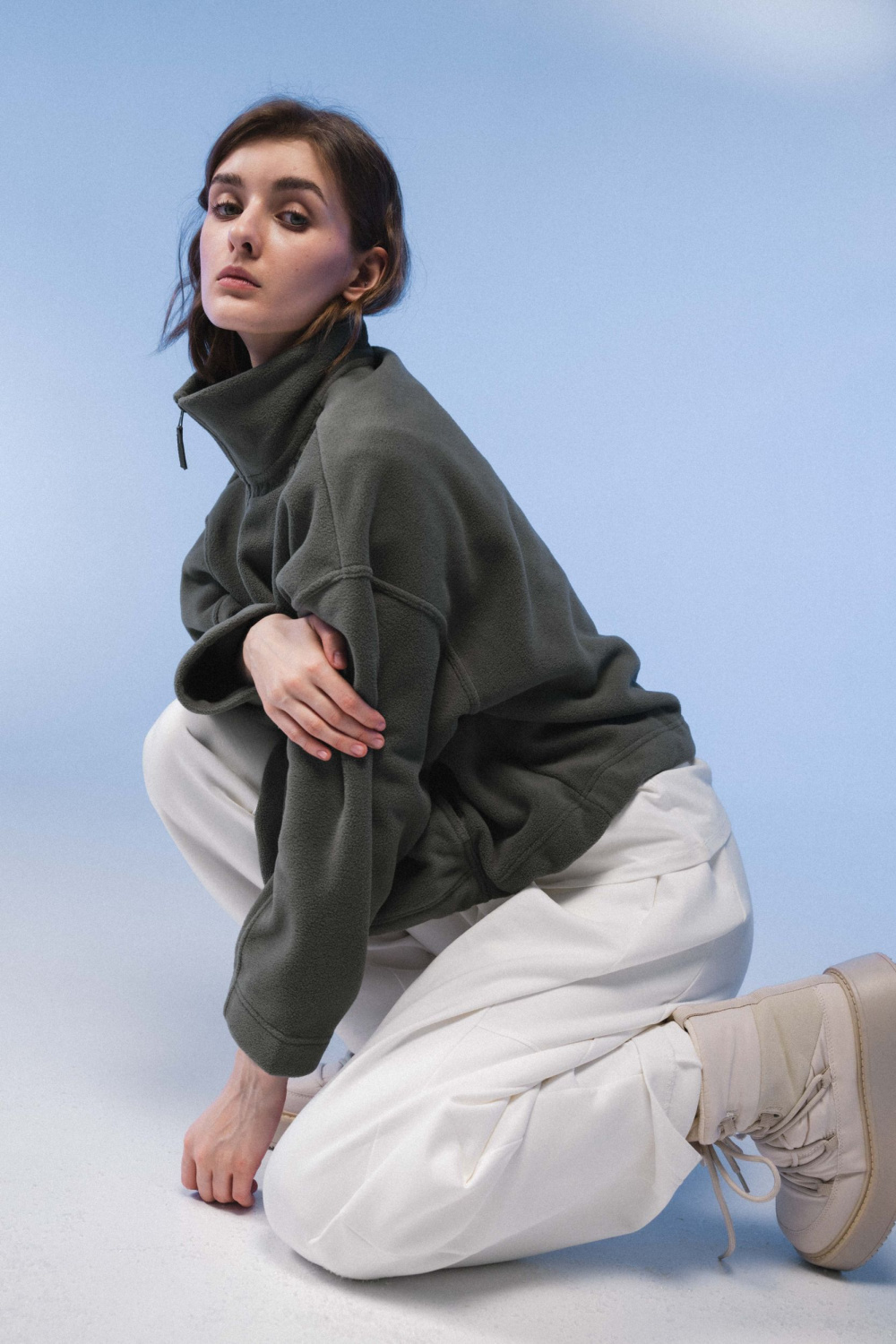 ТОЛСТОВКА С ВОРОТНИКОМ НА МОЛНИИ