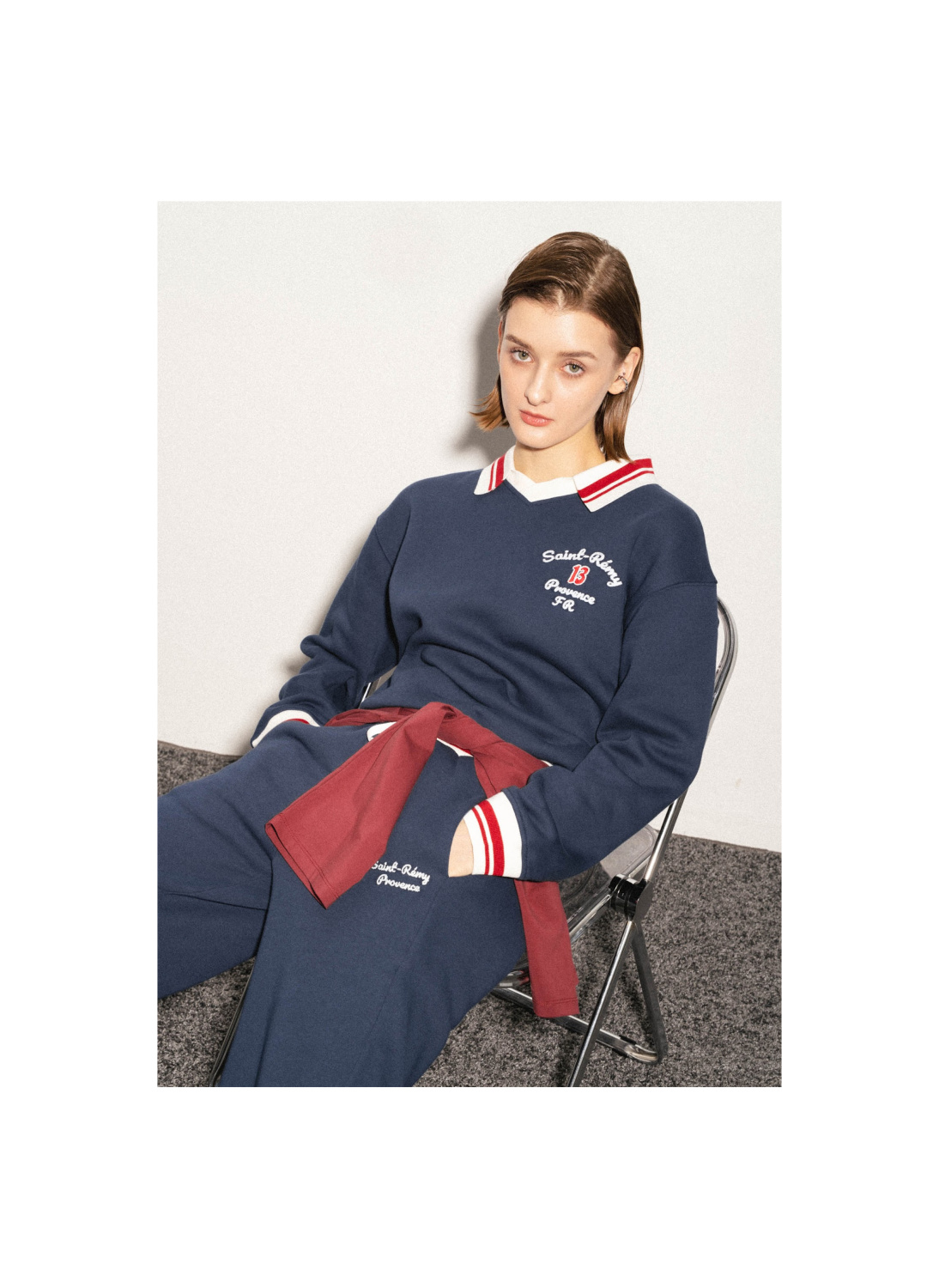 СВИТШОТ С КОНТРАСТНОЙ ВЫШИВКОЙ