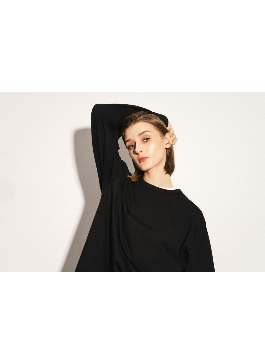 ЛОНГСЛИВ СВОБОДНЫЙ ИЗ ЭЛАСТИЧНОГО ХЛОПКА