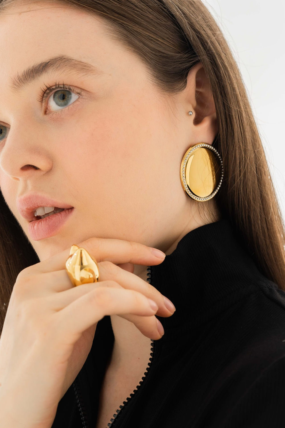 СЕРЬГИ КРУГЛОЙ ФОРМЫ С КРИСТАЛЛАМИ