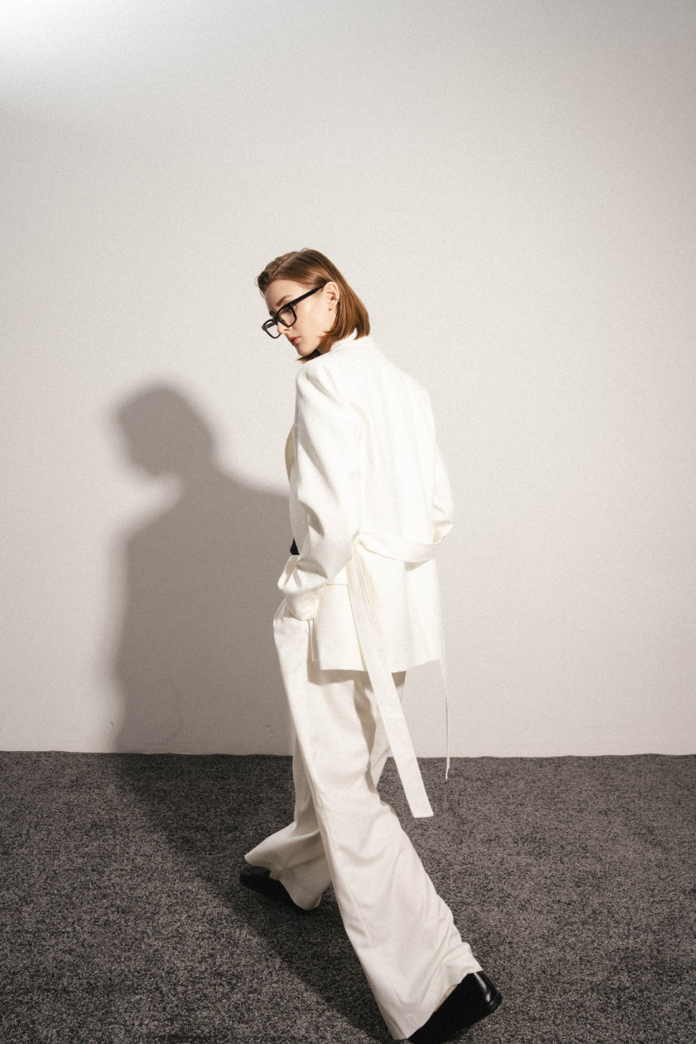 БЛЕЙЗЕР ОДНОБОРТНЫЙ С ПОЯСОМ