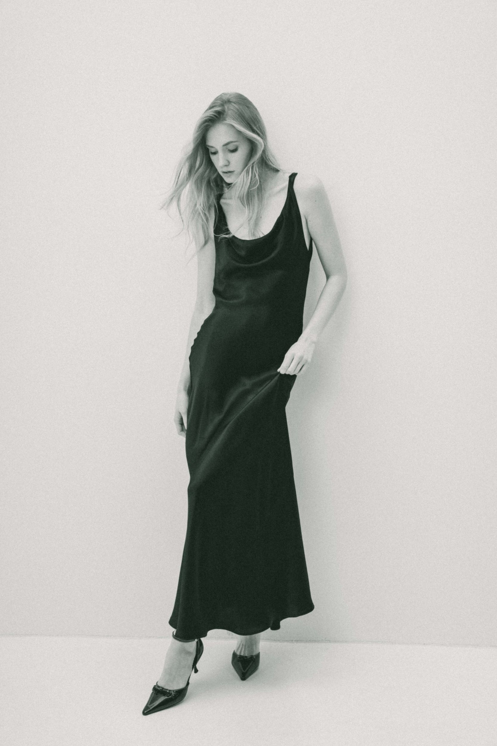 ПЛАТЬЕ НА ШИРОКИХ БРЕТЕЛЯХ