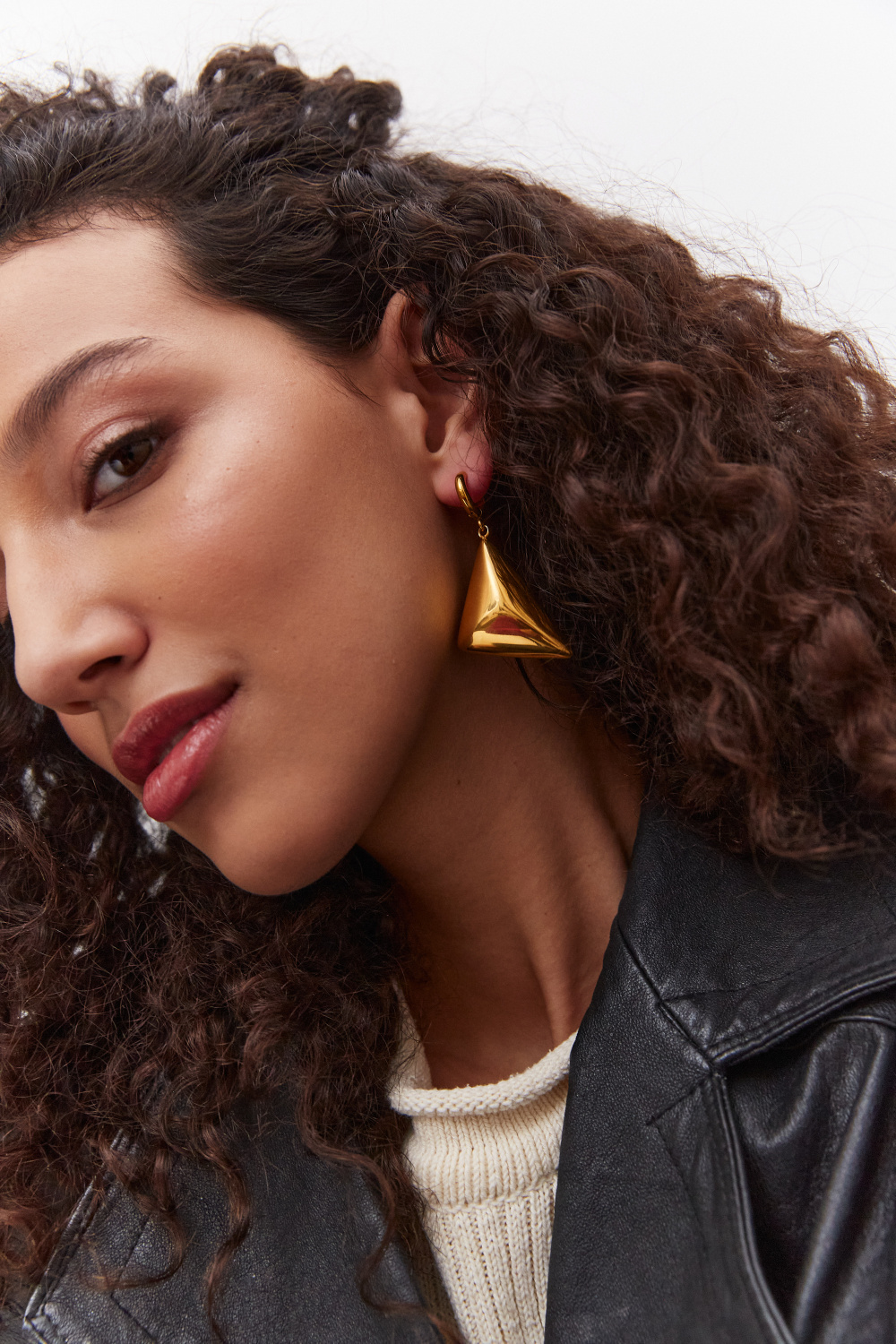 СЕРЬГИ С ПОДВЕСКОЙ ТРЕУГОЛЬНОЙ ФОРМЫ