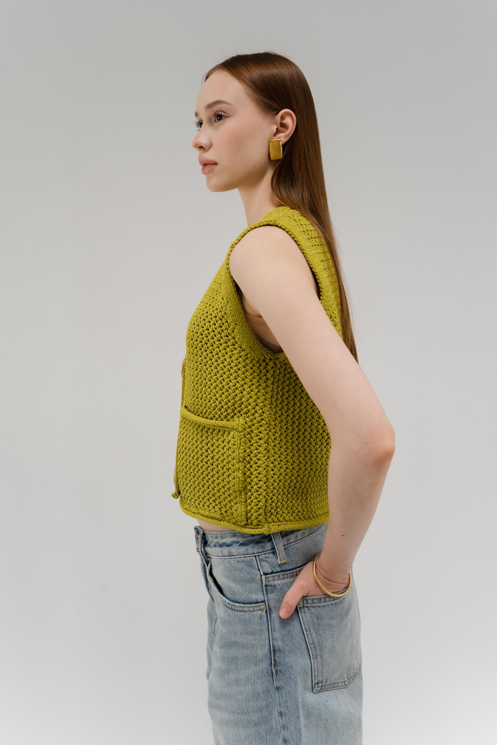 ЖИЛЕТ ИЗ ОБЪЕМНОГО ВЯЗАНОГО ТРИКОТАЖА