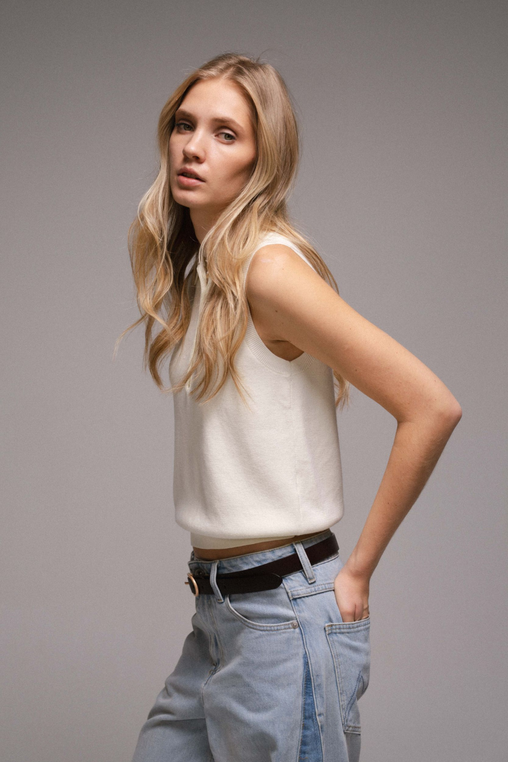 ДЖЕМПЕР БЕЗ РУКОВА С ПЛАНКОЙ