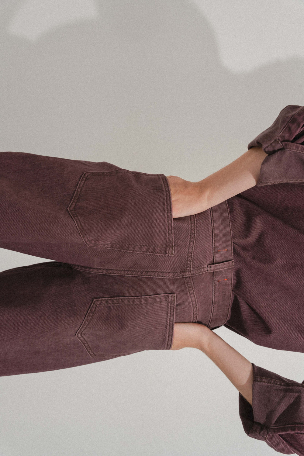 ДЖИНСЫ БАГГИ СО СРЕДНЕЙ ПОСАДКОЙ