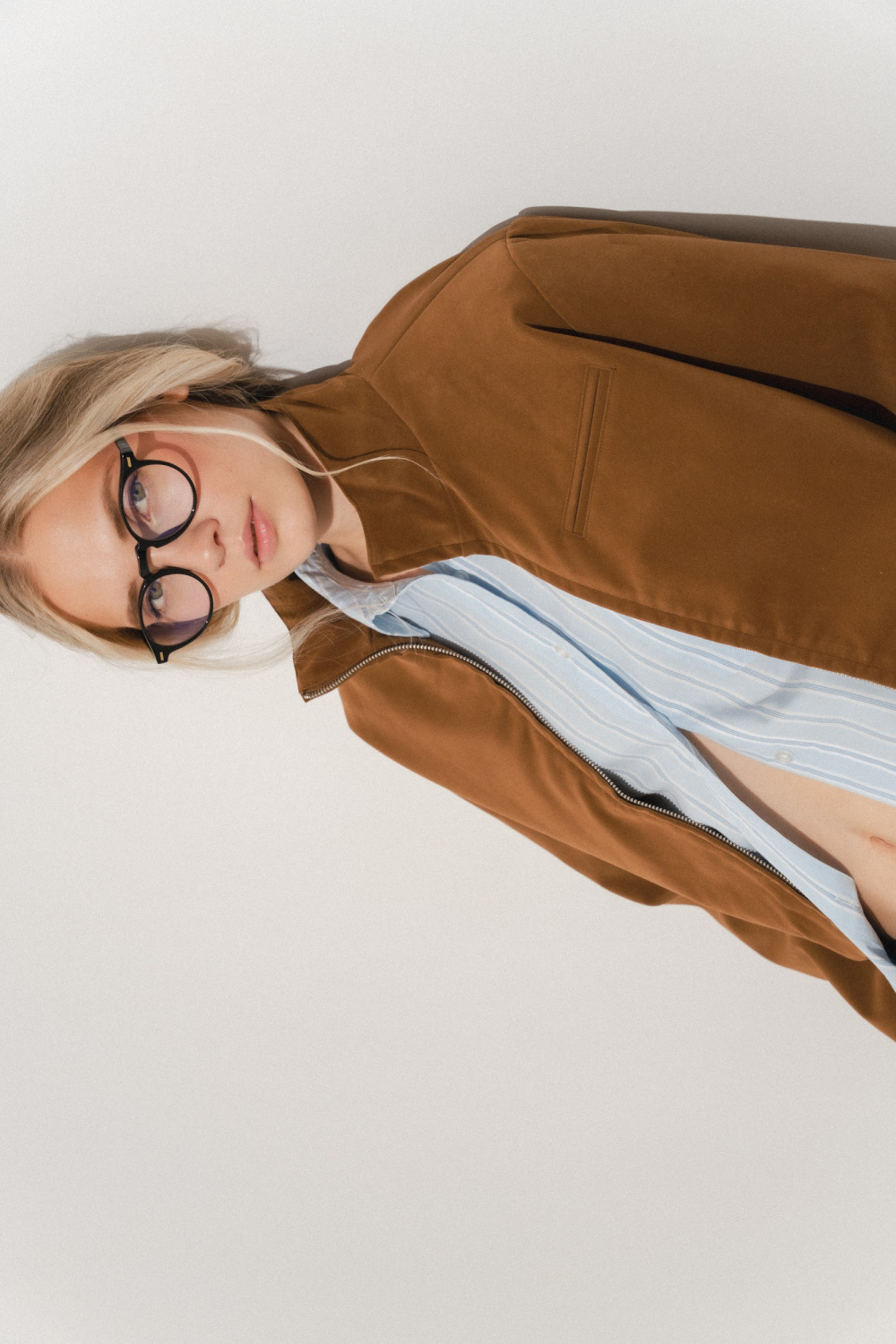 КУРТКА УКОРОЧЕННАЯ ИЗ ИСКУССТВЕННОЙ ЗАМШИ