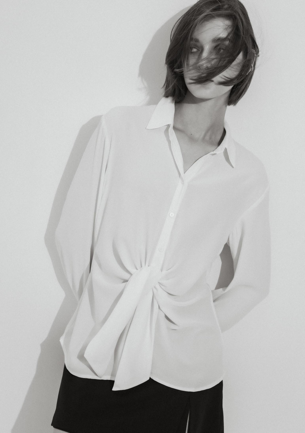 БЛУЗА С ДЕКОРАТИВНЫМ УЗЛОМ