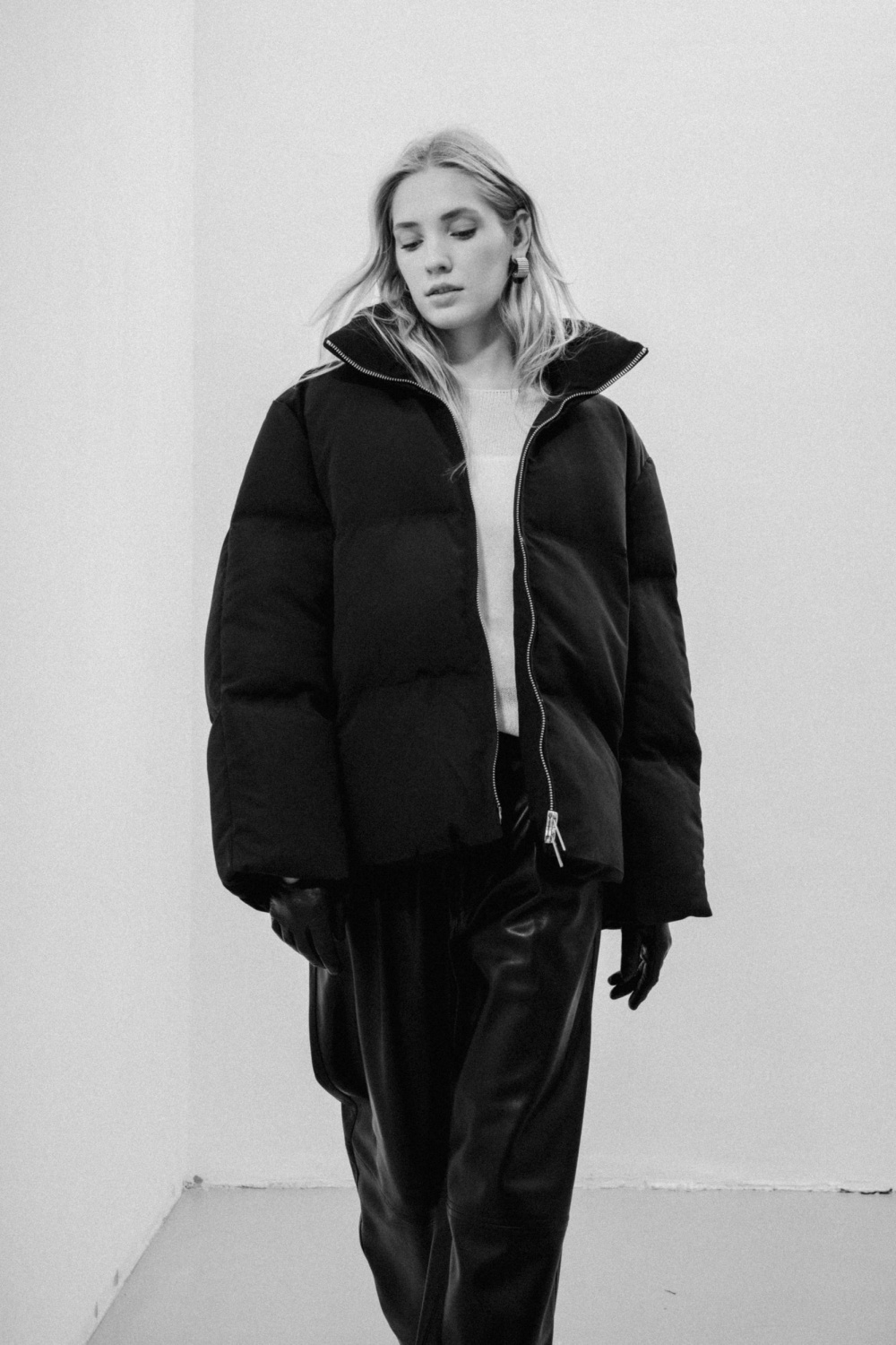 ПУХОВИК КОРОТКИЙ СО СКРЫТЫМ КАПЮШОНОМ