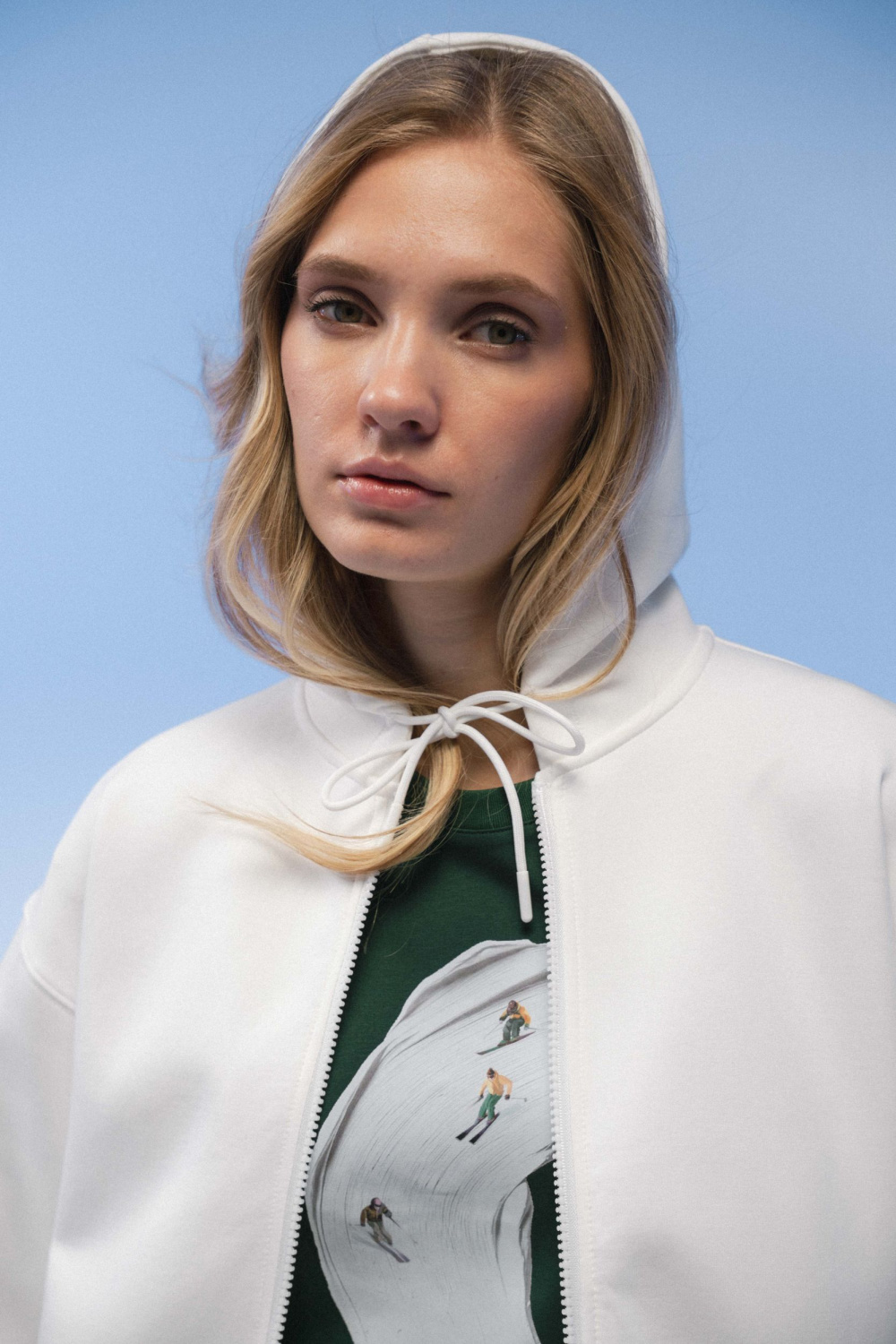 ТОЛСТОВКА С КАПЮШОНОМ НА МОЛНИИ