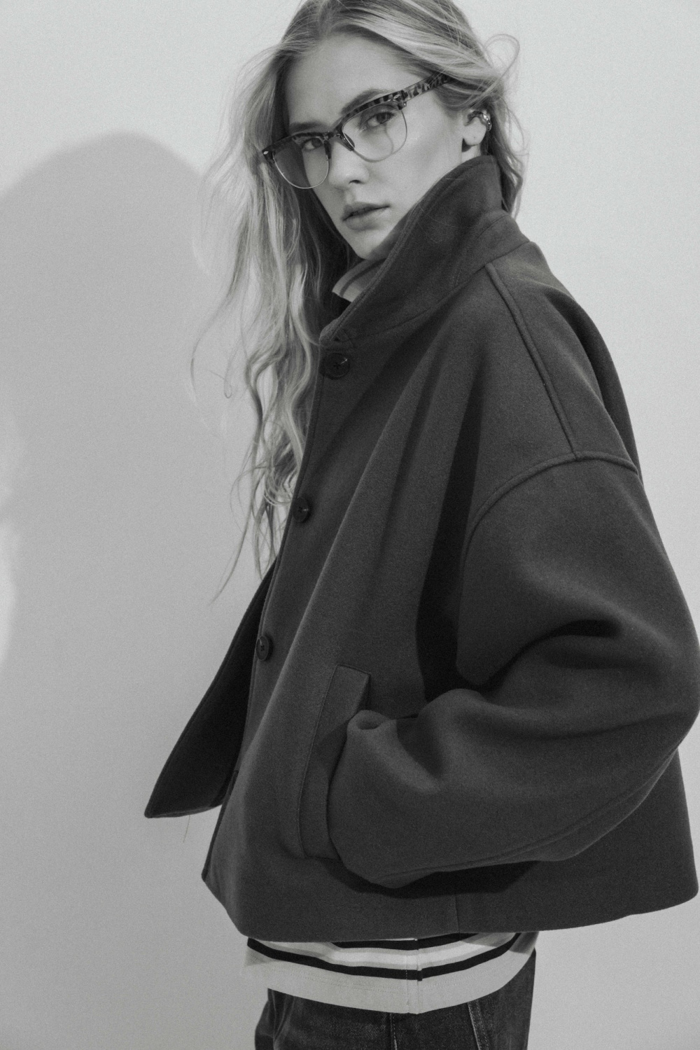 ПАЛЬТО УКОРОЧЕННОЕ НА ПУГОВИЦАХ