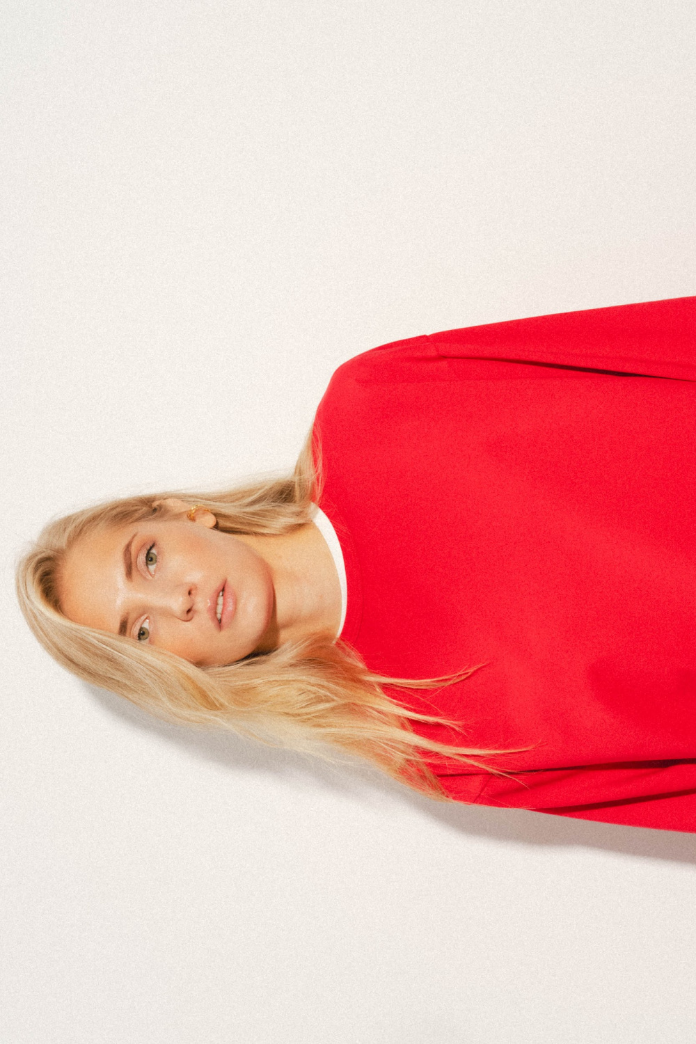 ЛОНГСЛИВ СВОБОДНЫЙ ИЗ ЭЛАСТИЧНОГО ХЛОПКА