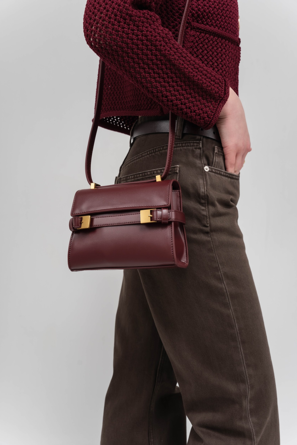 СУМКА С ЗАСТЕЖКОЙ И РУЧКОЙ ЧЕРЕЗ ПЛЕЧО