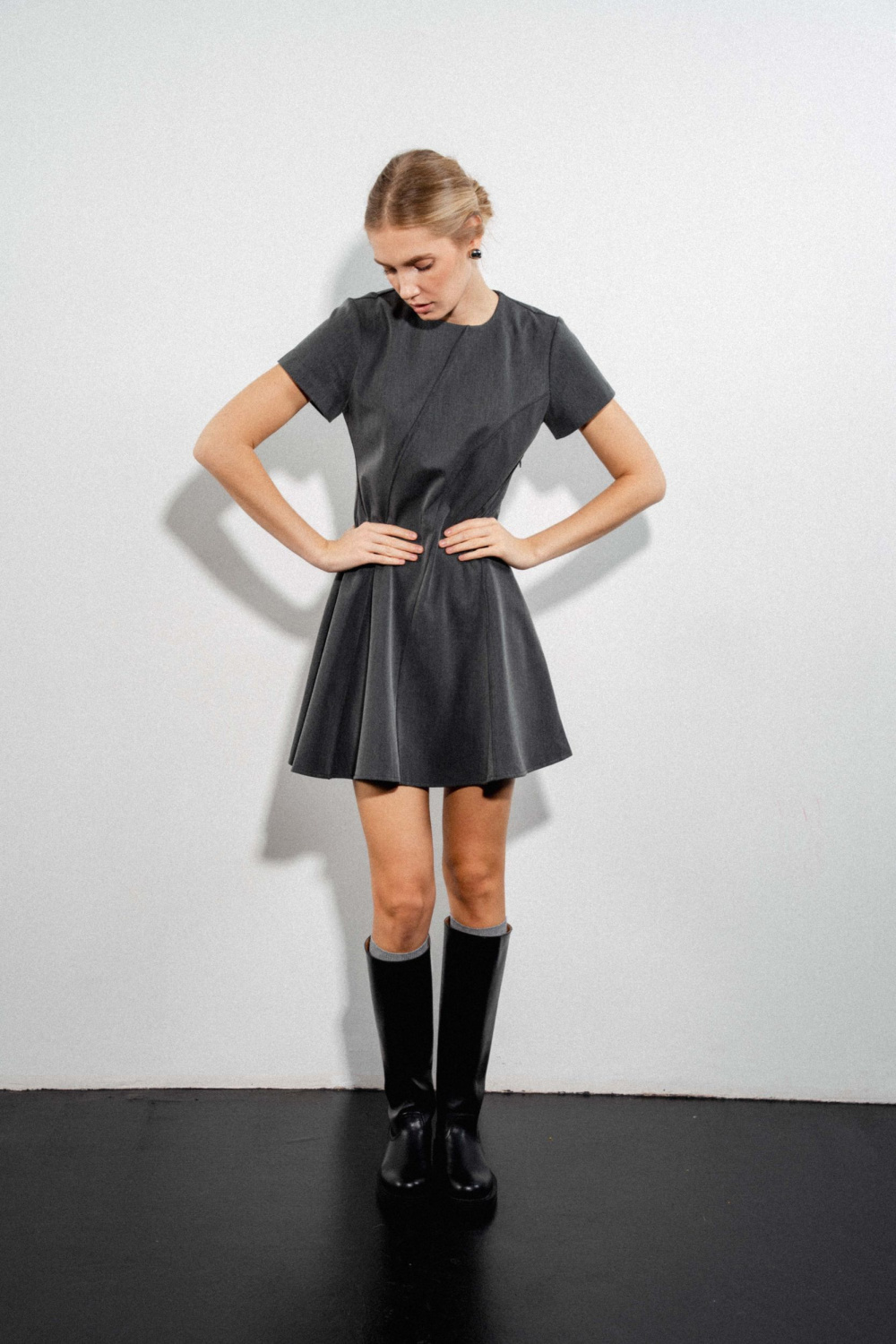 ПЛАТЬЕ МИНИ С КОРОТКИМ РУКАВОМ